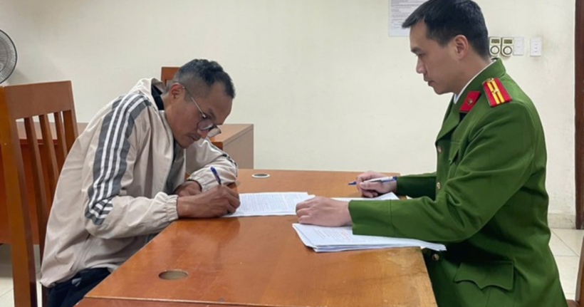 Nguyễn Thanh Bình tại cơ quan công an. (Ảnh: Linh Nhi)