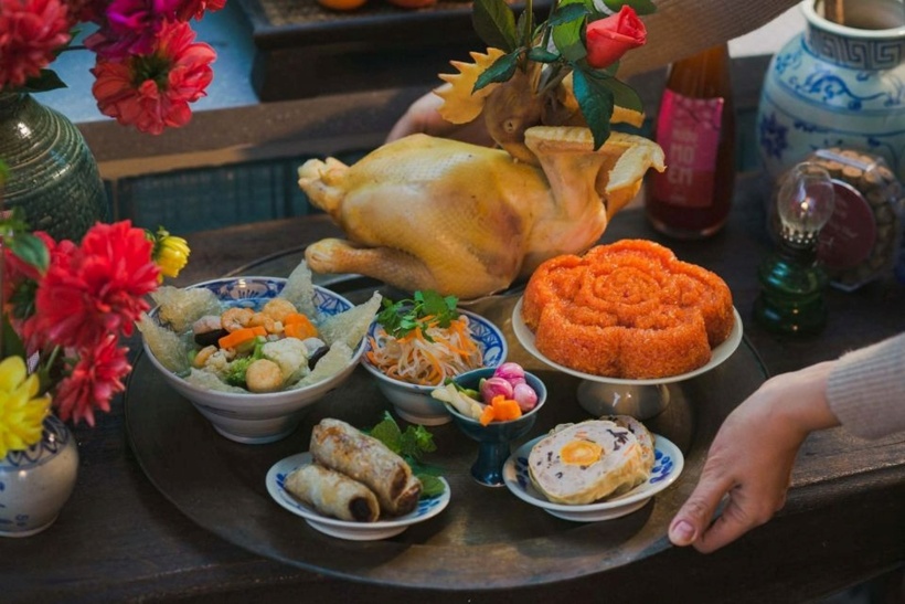 Cũng để tránh tình trạng co da gây nứt ở phần đùi, bạn cần khía phần chân từ khuỷu. Ảnh minh họa