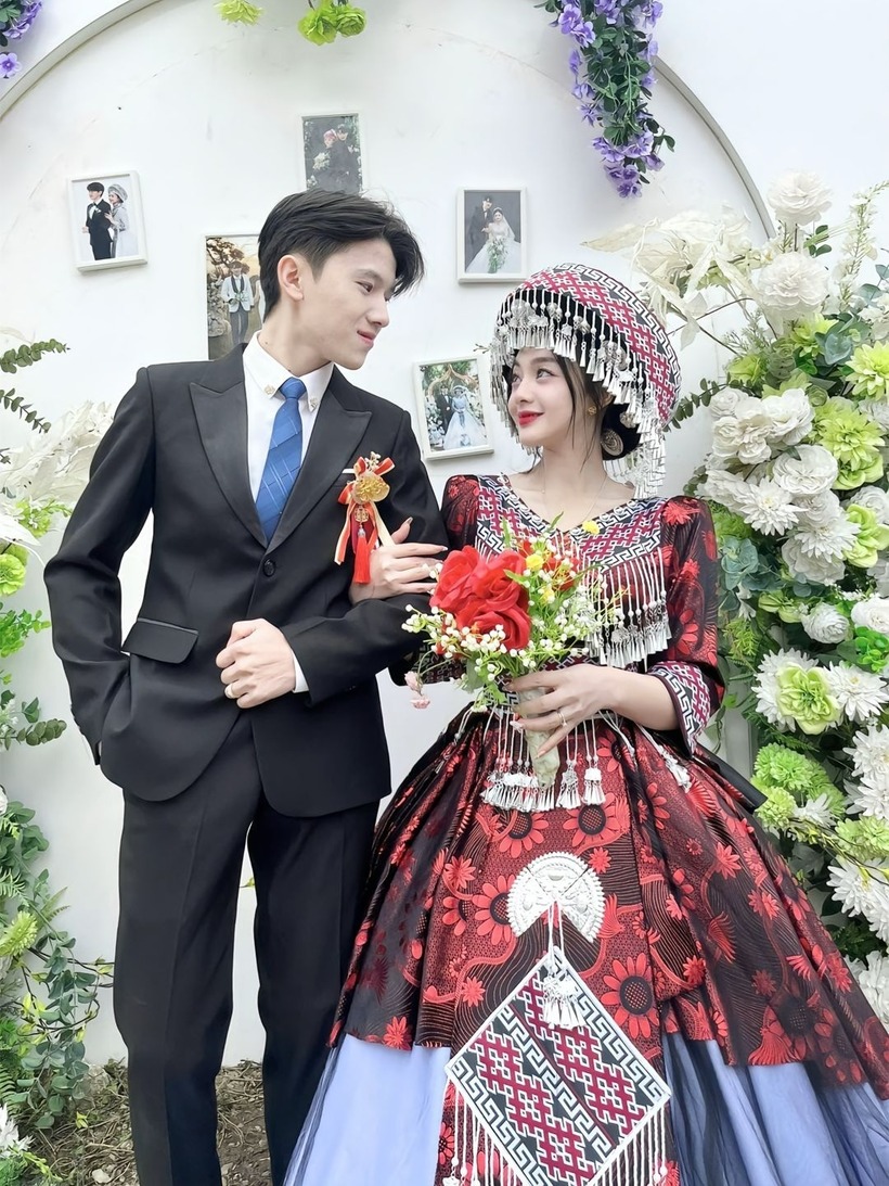 Trong đám cưới, hai bên gia đình chuẩn bị kỹ lưỡng về trang phục cho cô dâu. Ảnh: VTC News.