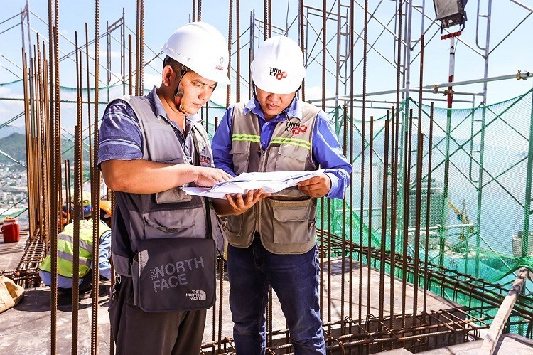 Kỹ sư MEP là một chuyên gia trong lĩnh vực Mechanical, Electrical và Plumbing (Cơ – Điện Lạnh) trong ngành xây dựng.