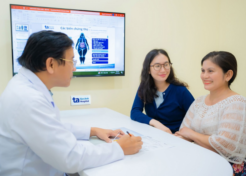 Bác sĩ trực tiếp tư vấn, xây dựng phác đồ giảm cân cho từng khách hàng. Ảnh: BVĐK Tâm Anh
