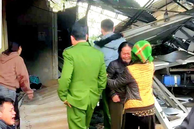 Ngay sau khi xảy ra vụ tai nạn, Công an xã Nậm Càn, Công an huyện Kỳ Sơn đã có mặt tại hiện trường điều tra nguyên nhân vụ tai nạn.