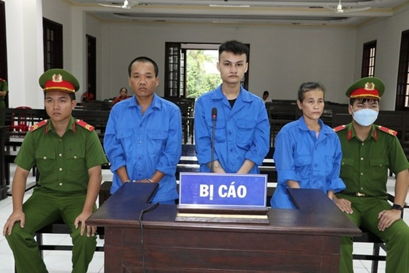 Các bị cáo tại phiên xét xử. Ảnh: Lao động