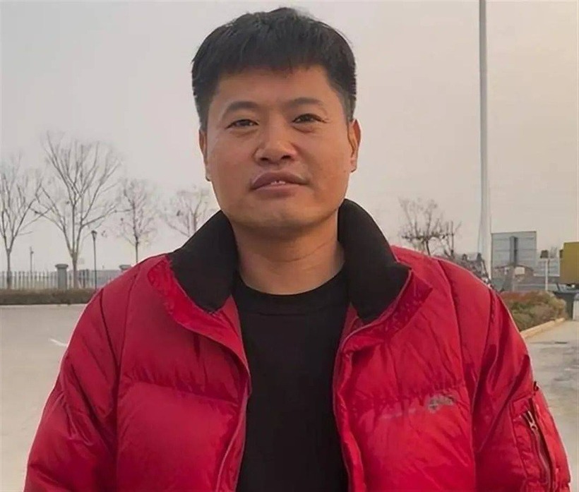 Hiện Vương Cương đang trong quá trình tìm kiếm lại cha mẹ ruột thực sự. Ảnh: Sohu.