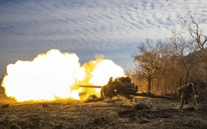 Nga - Ukraine giao tranh nảy lửa khắp chiến tuyến. Ảnh: Telegraph