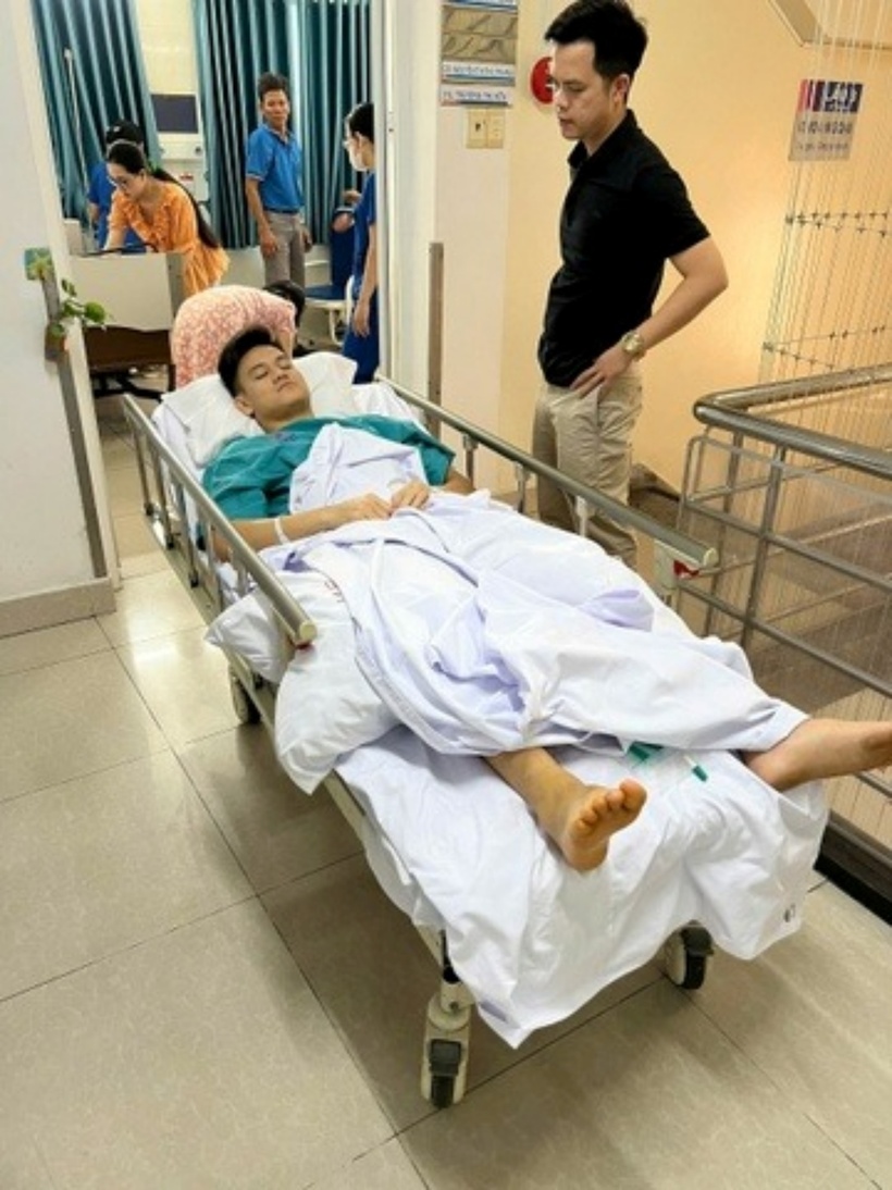 Hình ảnh hậu phẫu thuật đứt hoàn toàn dây chằng của Tấn Tài. Ảnh: Tri thức - Znews