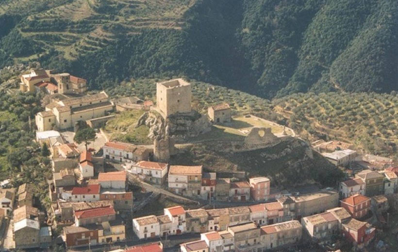 Thị trấn Belcastro thuộc tỉnh Catanzaro, phía Nam Calabria, Italia. Ảnh: Belcastro