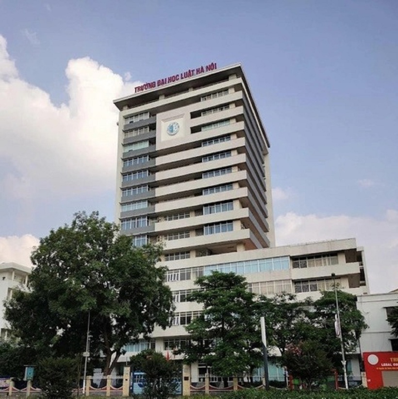 Đại học Luật Hà Nội.