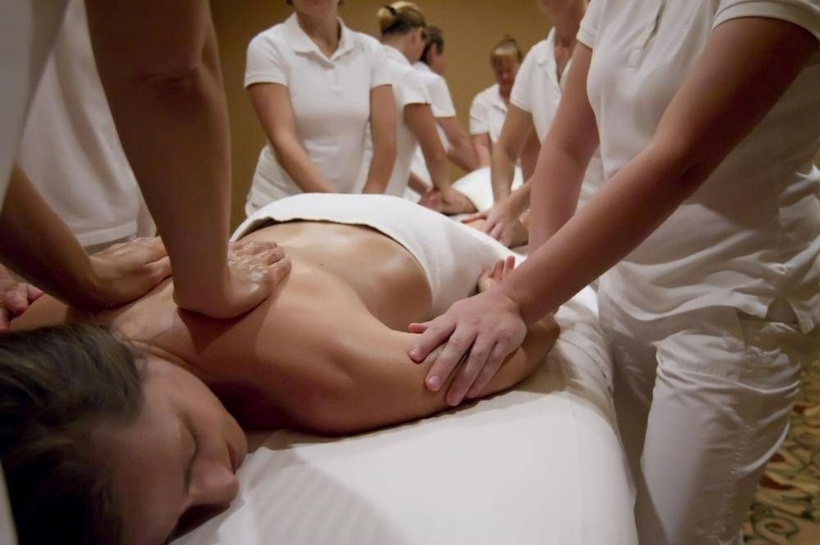 Massage 20 bàn tay là dịch vụ nổi tiếng của khách sạn Maui Grand Wailea Resort Hotel, đảo Hawaii.