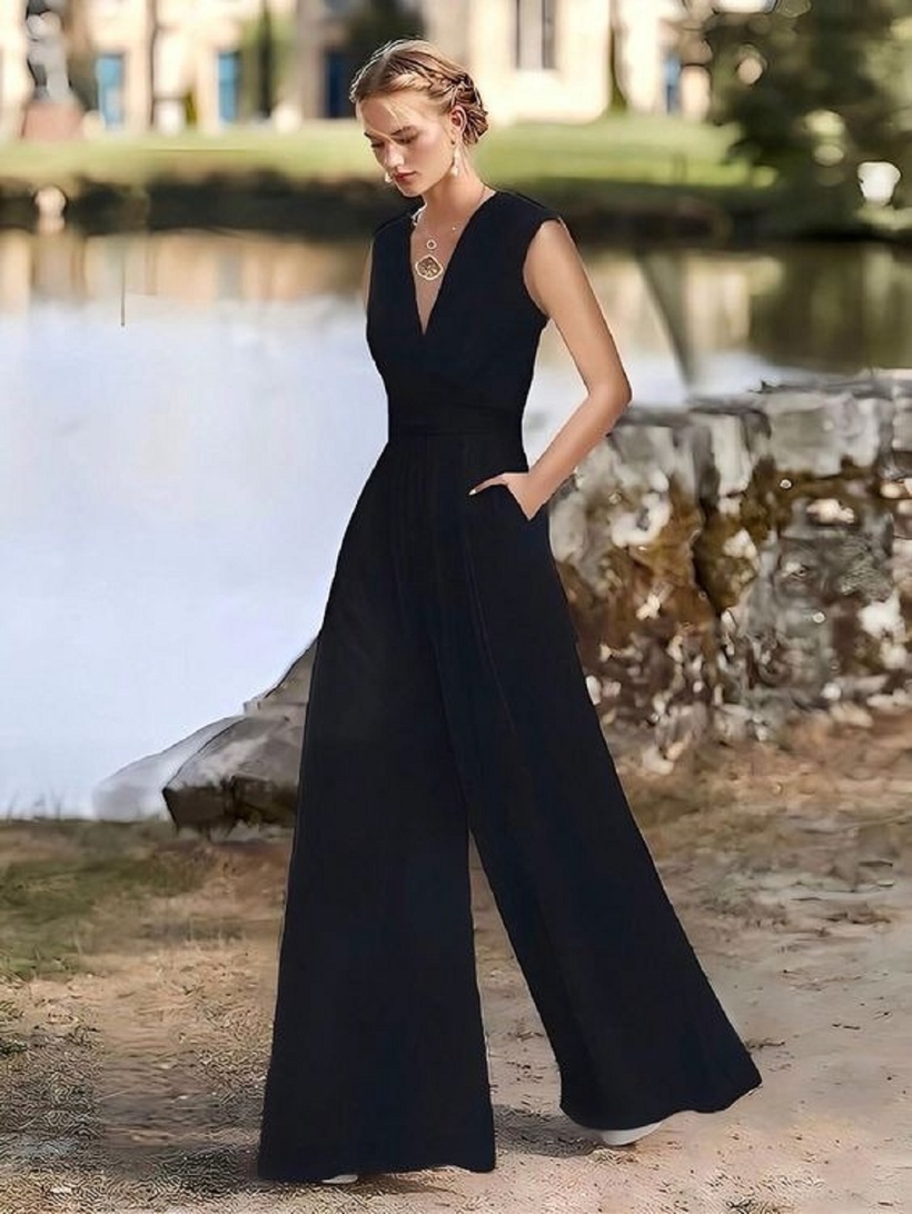Jumpsuit là item thời trang "lên ngôi" trong những năm gần đây, và với các nàng tóc ngắn, jumpsuit sẽ mang đến cho bạn vẻ ngoài cá tính, phá cách và đầy ấn tượng. Hãy lựa chọn những kiểu jumpsuit có thiết kế phù hợp với vóc dáng và sở thích của bản thân để tự tin thể hiện phong cách riêng biệt.