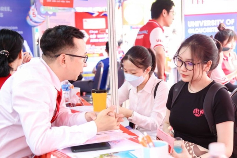 Trường ĐH Kinh tế Tài chính TP.HCM vừa thông báo nhận hồ sơ xét tuyển học bổng 2025. Ảnh minh họa