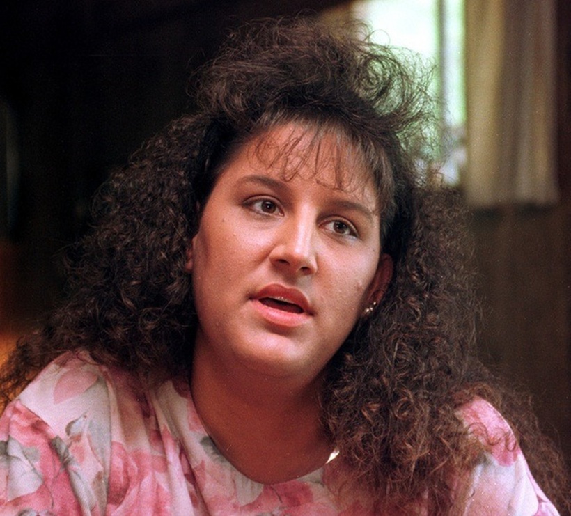 Nữ bồi bàn Tonda Dickerson lại ngậm ngùi thừa nhận tấm vé số đã "hủy hoại" cuộc đời mình.