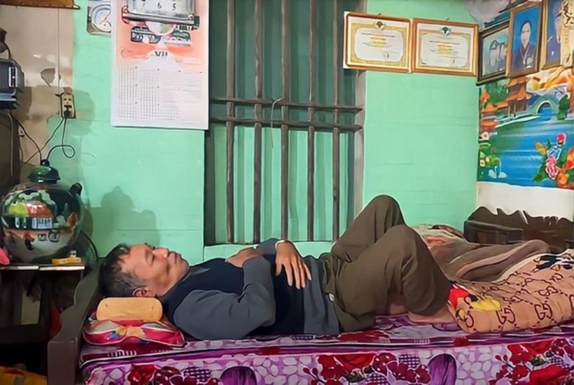 Ông Phúc mệt mỏi vì đau lưng, mất ngủ do suy thận