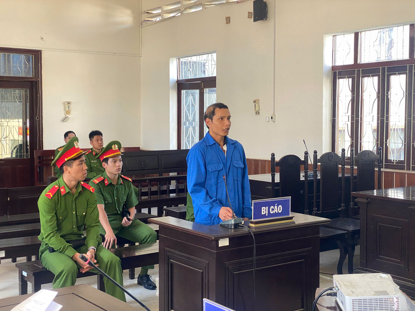 Bị cáo A Luân tại phiên tòa. (Ảnh: Dân Việt)