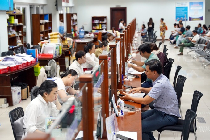 Công chức Đà Nẵng làm việc tại Trung tâm hành chính Đà Nẵng, tháng 5/2024. (Ảnh: VnExpress)