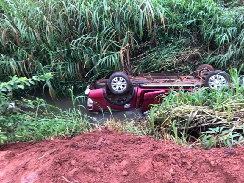 Hiện trường vụ xe bán tải lật xuống mương, 3 người tử vong ở Đắk Nông.Ảnh: Tuổi Trẻ