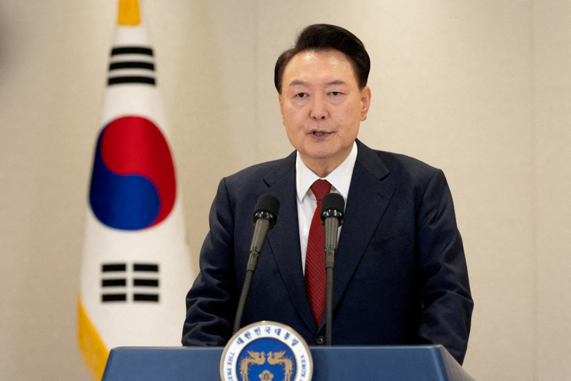 Tổng thống Hàn Quốc Yoon Suk-yeol phát biểu tại văn phòng ở Seoul ngày 12/12. Ảnh:&nbsp;Reuters