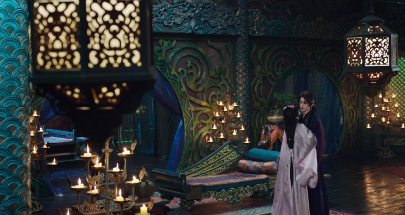 Nhận ra Phạn Việt chính là ân nhân mình tìm kiếm bấy lâu, cô xúc động ôm chầm lấy anh.