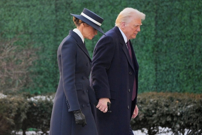 Tổng thống đắc cử Donald Trump cùng phu nhân Melania Trump đến dự lễ tại Nhà thờ St. John trước lễ nhậm chức (Ảnh: Reuters).