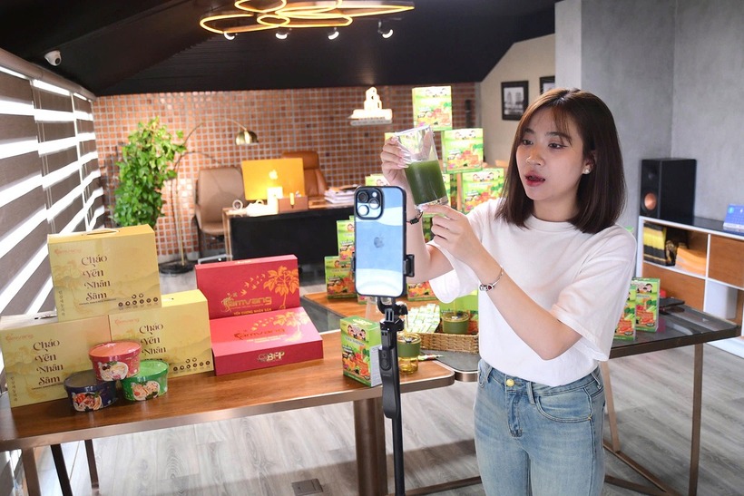 Người bán hàng cá nhân trên các nền tảng số phải thực hiện định danh. (Ảnh: Tuổi trẻ)