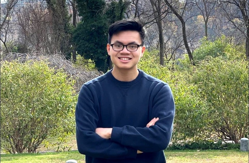 Môi trường này không chỉ giúp Quang trau dồi kỹ năng làm việc chuyên nghiệp mà còn tạo cơ hội học hỏi từ các anh chị khóa trên.