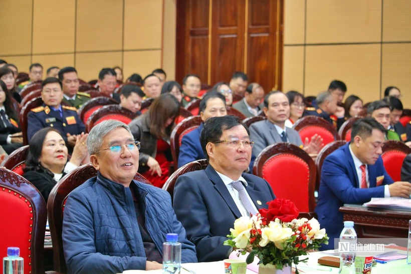 TS. Trần Công Phàn - Phó Chủ tịch Hội Luật gia Việt Nam và Luật gia Dương Đình Khuyến - Trưởng ban Tư vấn pháp luật và Trợ giúp pháp lý Hội Luật gia Việt Nam dự đại hội.