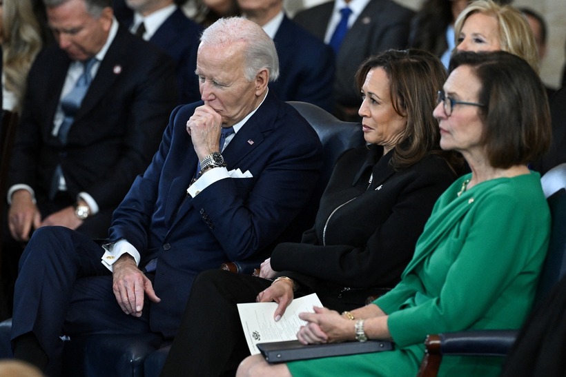 Ông Biden dự lễ nhậm chức của ông Donald Trump. Ảnh: Reuters