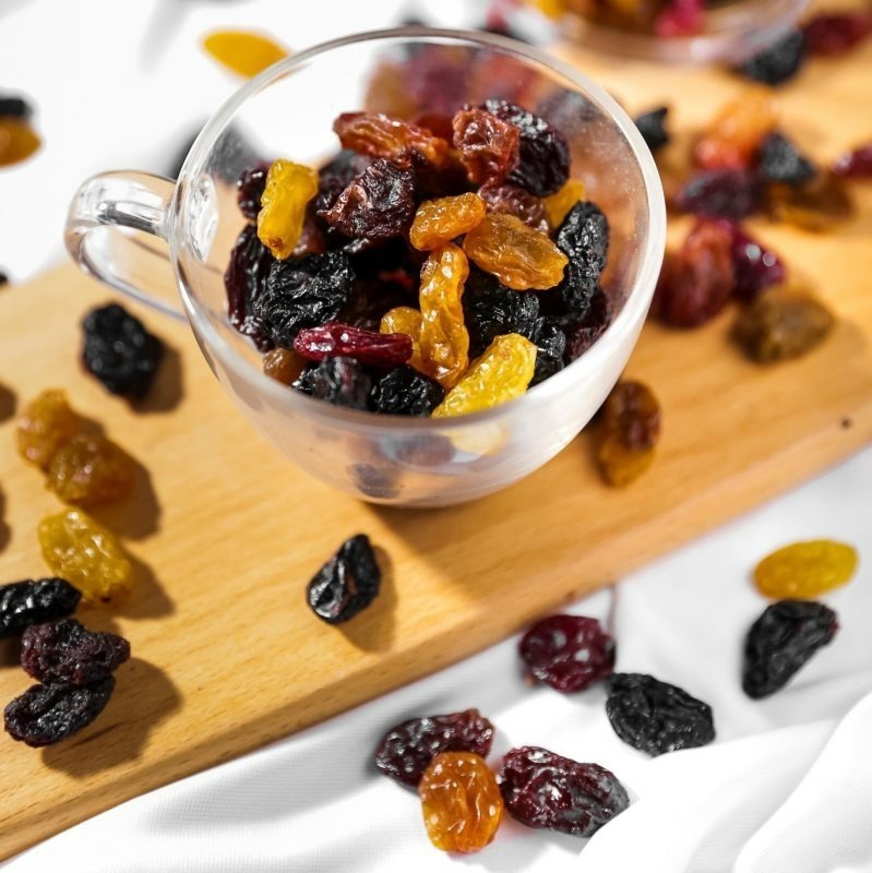 Một khẩu phần nho khô thông thường chứa 129 calo và 1,42g protein.