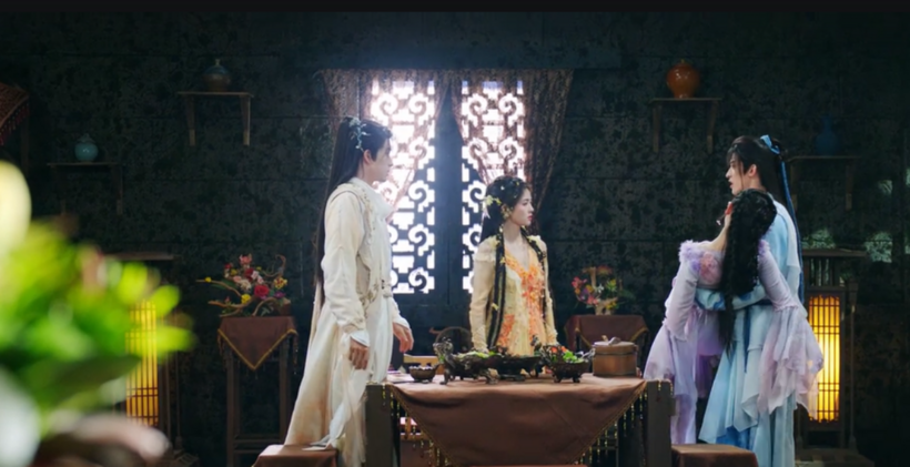 Trùng Chiêu bế Phục Linh đến tìm Bạch Thước nhờ giúp đỡ.