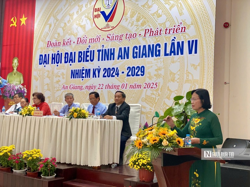 Luật gia Ung Thị Xuân Hương, thay mặt lãnh đạo Hội Luật gia Việt Nam, ghi nhận và biểu dương những thành tích xuất sắc mà Ban Chấp hành, Ban Thường vụ, Ban Thường trực, toàn thể các cấp hội và hội viên của Hội Luật gia tỉnh An Giang.