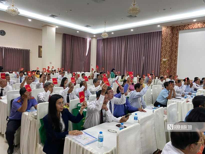 Các đại biểu biểu quyết