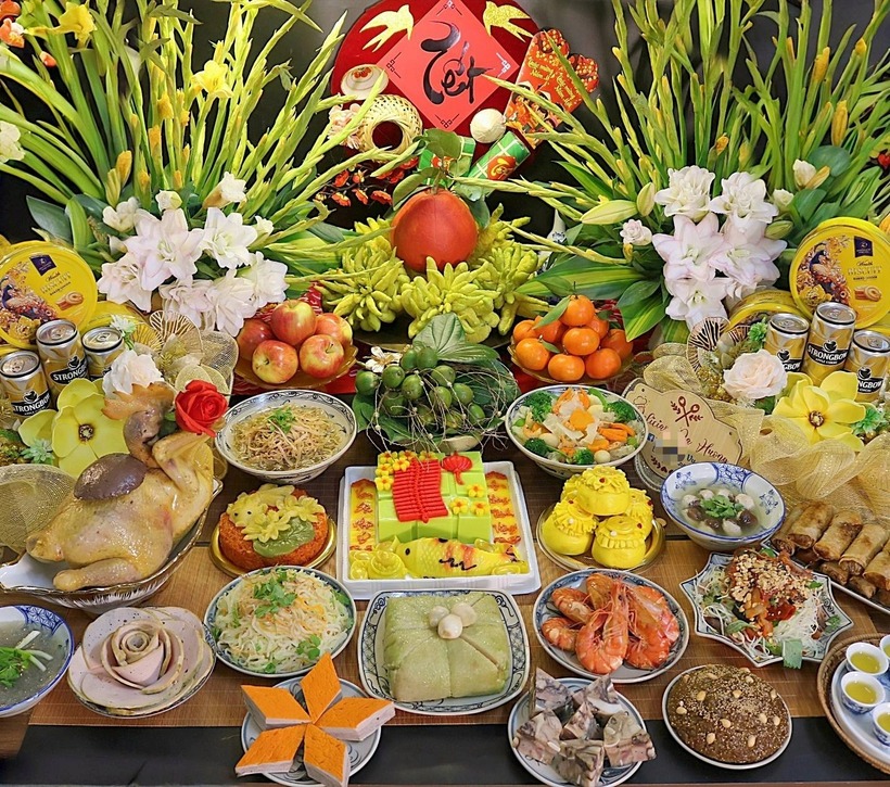 Với những gia đình bận rộn, đây là lựa chọn hợp lý bởi có thể mua sẵn một số món như giò lụa, bánh chưng, xôi nếu không mua cũng có thể nấu đơn giản nếu chuẩn bị ngâm gạo từ trước.