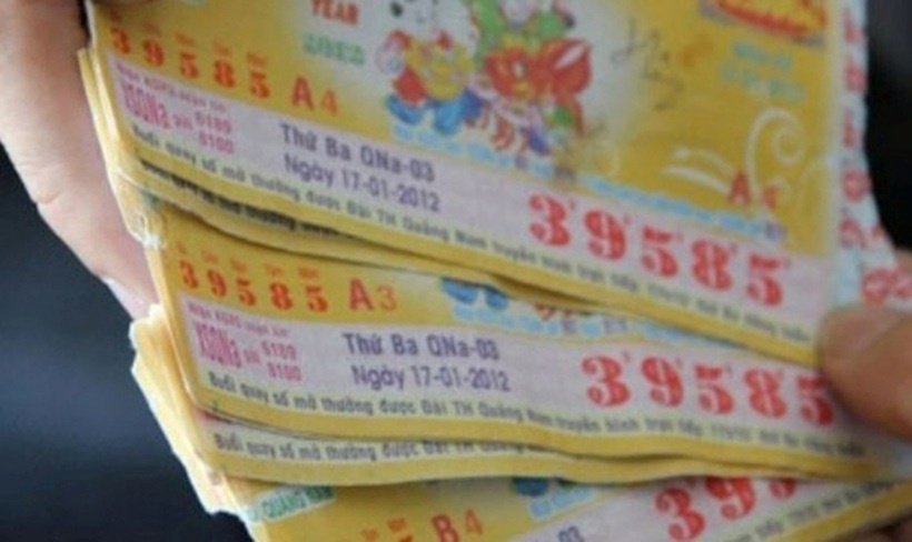 Người đàn ông nghèo bị hàng xóm lừa mất một tờ vé số trúng thưởng. Ảnh minh họa