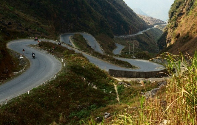 Hà Giang không chỉ thu hút du khách bởi vẻ đẹp của thiên nhiên mà có những cung đường được ví như "trường đua F1"