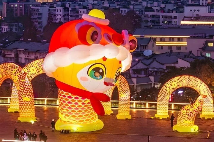 Một số linh vật còn được tích hợp công nghệ cao như đèn LED, âm thanh và hiệu ứng chuyển động, khiến cho chúng trở nên sống động và gần gũi hơn với người xem.