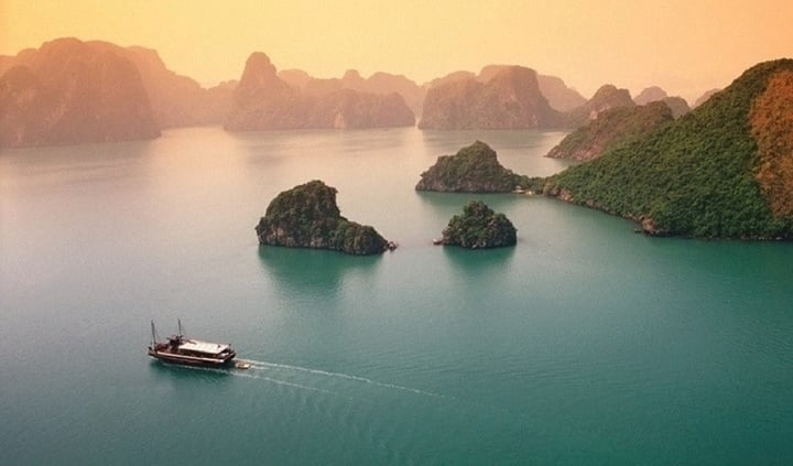 Du lịch Vịnh Hạ Long vào mùa đông đem đến những trải nghiệm hoàn toàn khác biệt