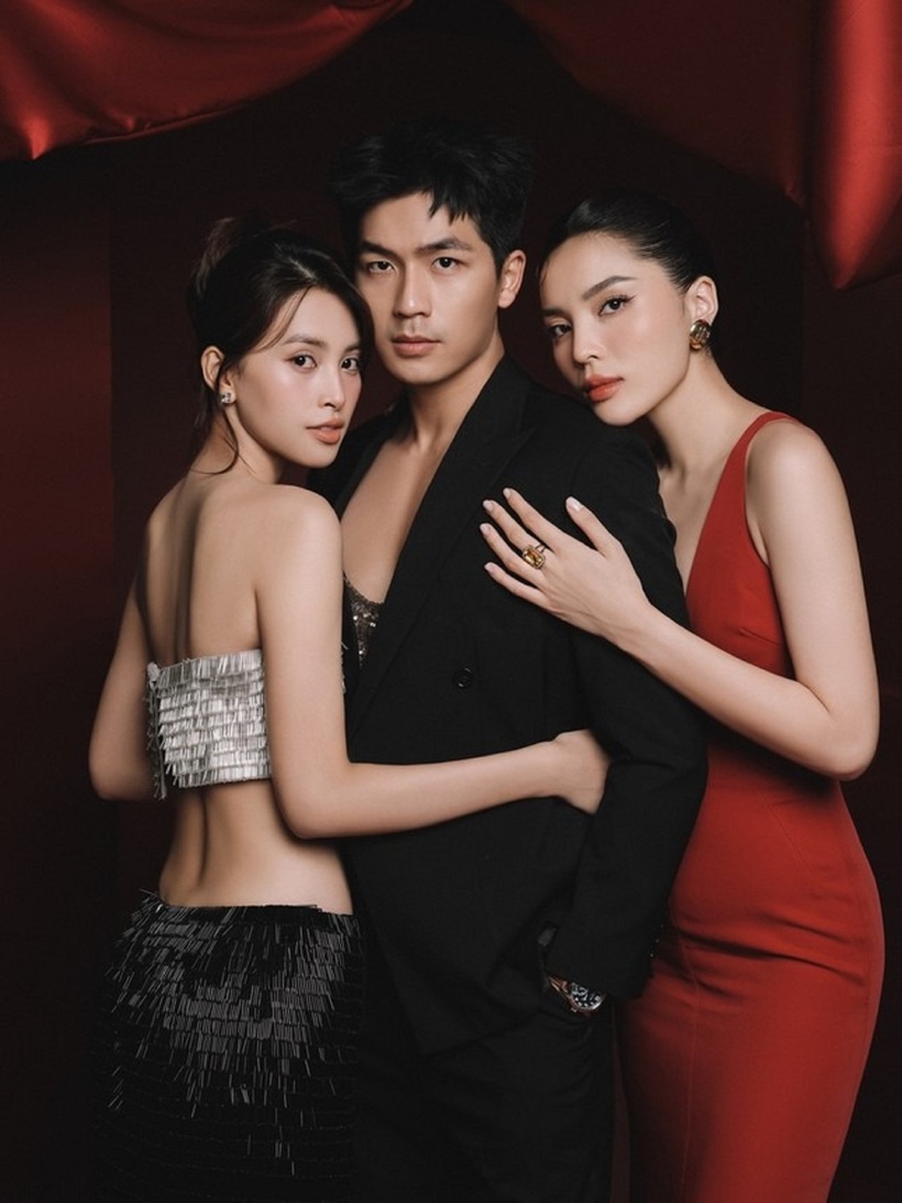 Diễn viên chính của Bộ Tứ Báo Thủ là Quốc Anh cùng hai nàng hậu Tiểu Vy, Kỳ Duyên.