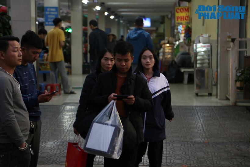 Kỳ nghỉ Tết Âm lịch năm nay kéo dài 9 ngày, gồm 5 ngày nghỉ Tết chính thức và 4 ngày nghỉ cuối tuần theo quy định tại Bộ luật Lao động. Cụ thể, 5 ngày&nbsp;nghỉ Tết Nguyên đán&nbsp;chính thức từ thứ Hai (ngày 27/1) đến hết thứ Sáu (ngày 31/1). 4 ngày nghỉ cuối tuần rơi vào trước và sau những ngày nghỉ chính thức.