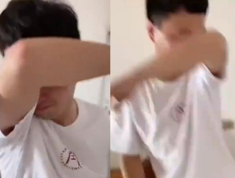 Ông bố trẻ bật khóc nức nở vì kết quả học tập của con trai. Ảnh: SCMP.