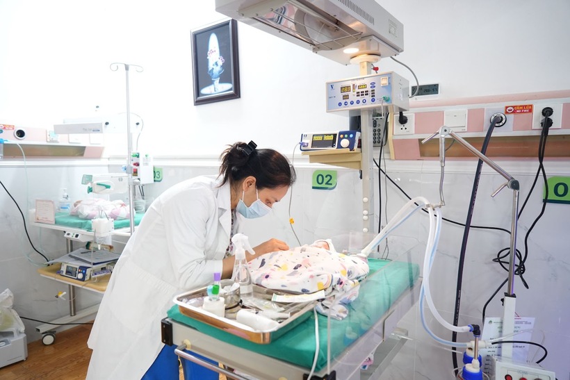 Nhiều trẻ sơ sinh nhập viện liên quan đến các bệnh lý hô hấp. Ảnh: BSCC