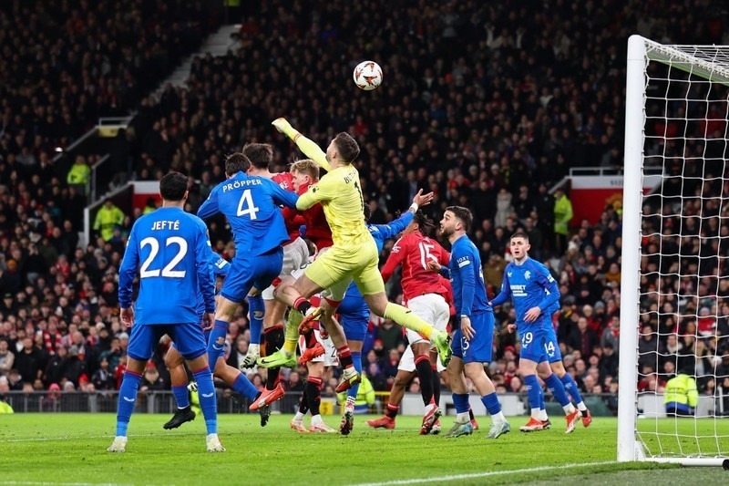 Kết quả bóng đá hôm nay ngày 24/1: MU nhọc nhằn đánh bại Rangers.