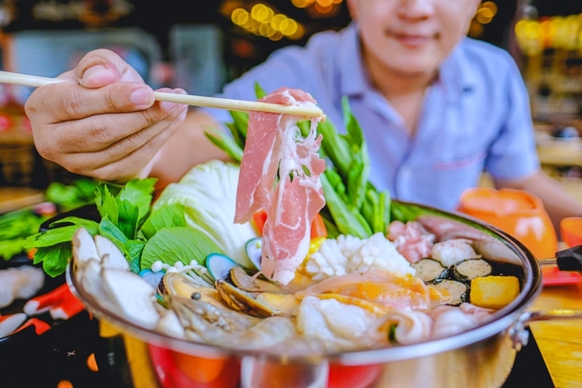 Sau khi ăn lẩu, người đàn ông đi ra ngoài trời rét buốt rồi đột ngột ngã xuống đất, ngất xỉu. Ảnh minh họa: Shutterstock