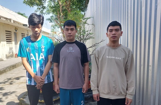 Ba bị can Toàn, Tùng, Thiên khi bị triệu tập, bắt giam. (Ảnh: VNE)