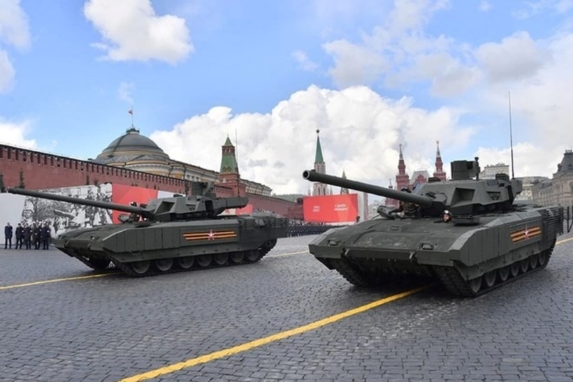 Xe tăng T-14 Armata diễu hành trên Quảng trưởng Đỏ ở thủ đô Moscow (Nga). Ảnh: BQP Nga