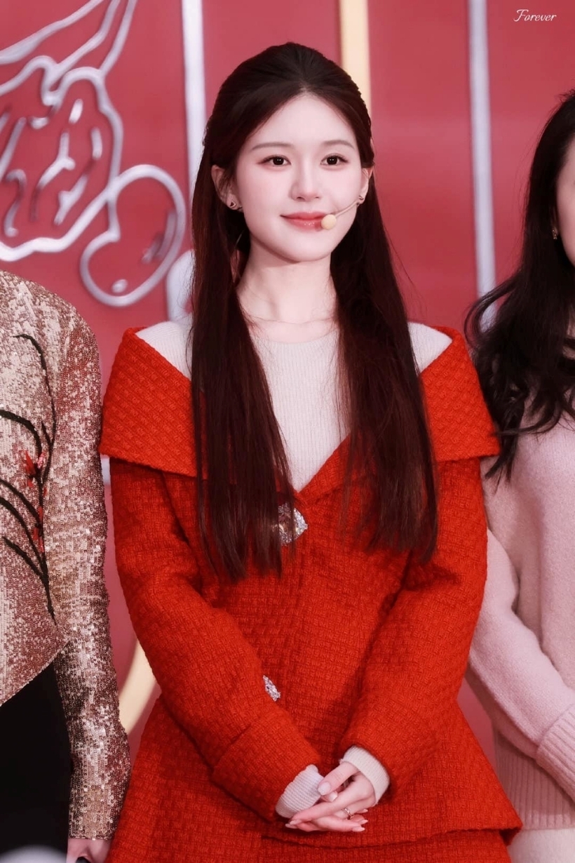 Nữ diễn viên được khen ngợi bởi thần thái tươi tắn và sự thân thiện khi tương tác với người hâm mộ. Ảnh: Weibo