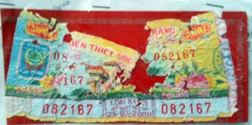 Niềm vui chưa kịp vỡ òa thì anh V. bàng hoàng nhận ra tờ vé đã rách... Không chấp nhận sự thật phũ phàng, anh quyết định khởi kiện để đòi lại công bằng. Ảnh minh họa