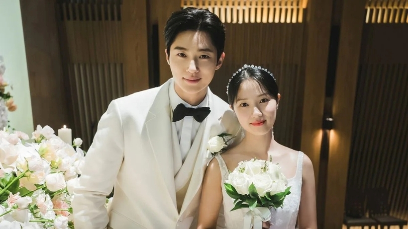 Khán giả thích thú trước “chemistry” (phản ứng hoá học) cực ngọt ngào giữa Kim Hye Yoon và Byeon Woo Seok.