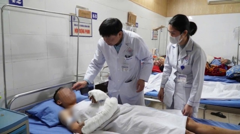 Quả pháo phát nổ khiến bệnh nhân bị thương nặng. Ảnh: Sức Khỏe & Đời Sống