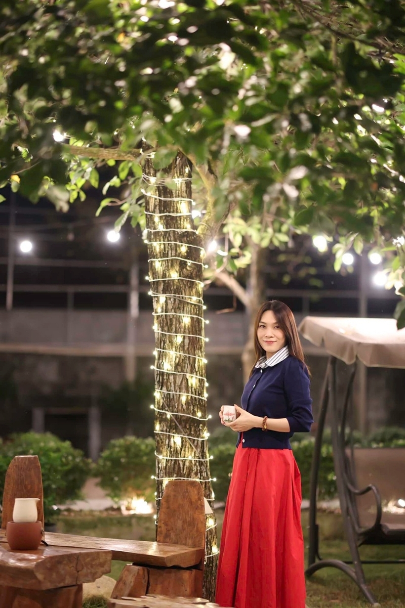 Khu vực này rộng rãi, thoáng đãng và được trang trí lung linh.