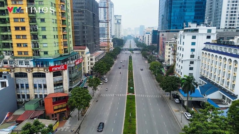 Anh Bùi Sơn Tùng (Bắc Từ Liêm) bày tỏ: "Tôi cảm thấy rất thoải mái khi lưu thông trên đường trong ngày đầu năm mới. Đường phố vắng vẻ, ai nấy đều đi lại từ tốn, nhường nhịn nhau, không còn cảnh chen chúc, vội vã như ngày thường".
